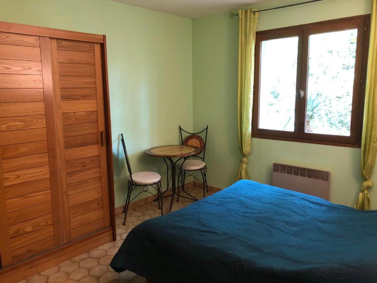 Hotel Les Persedes Lavilledieu  Zewnętrze zdjęcie