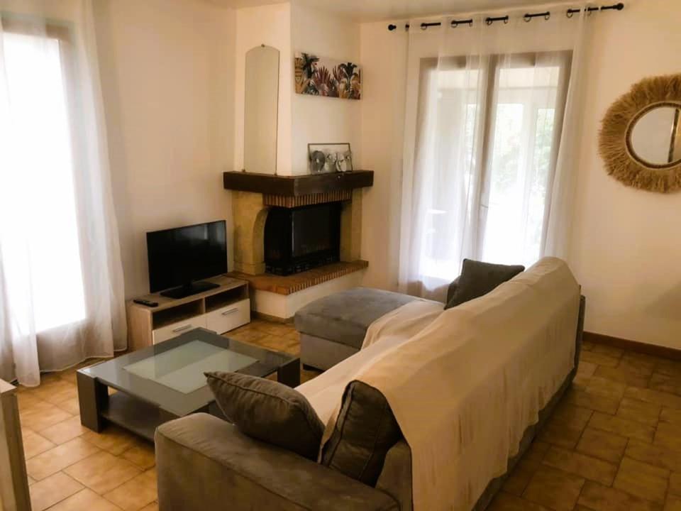 Hotel Les Persedes Lavilledieu  Zewnętrze zdjęcie