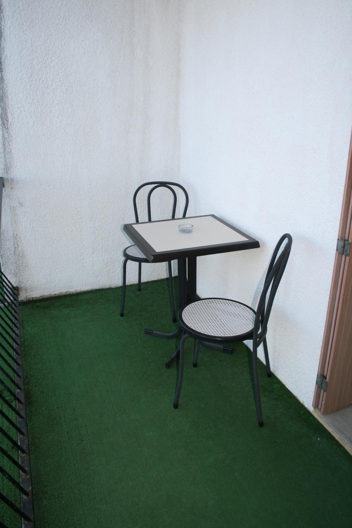 Hotel Les Persedes Lavilledieu  Zewnętrze zdjęcie