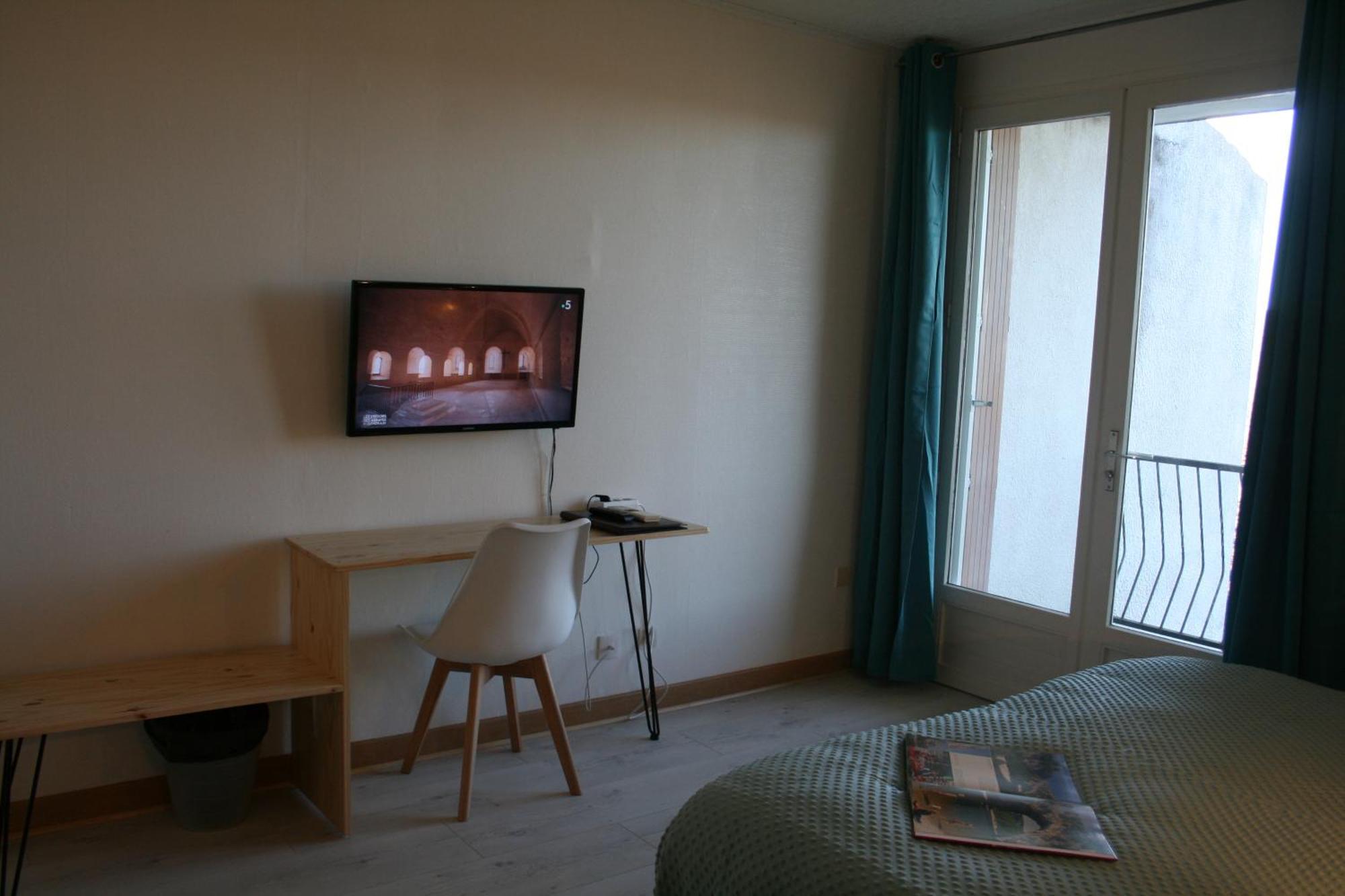 Hotel Les Persedes Lavilledieu  Zewnętrze zdjęcie