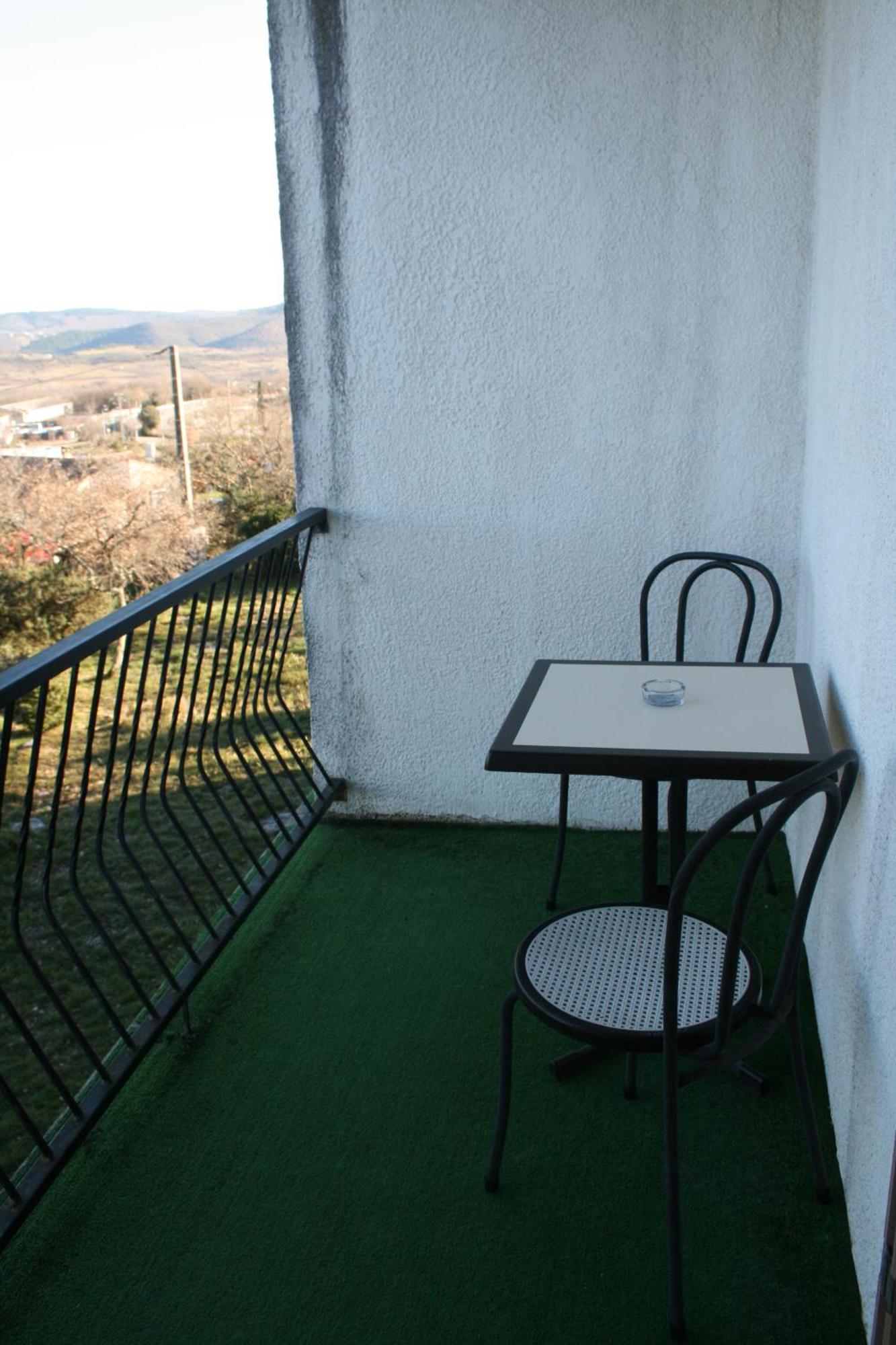 Hotel Les Persedes Lavilledieu  Zewnętrze zdjęcie