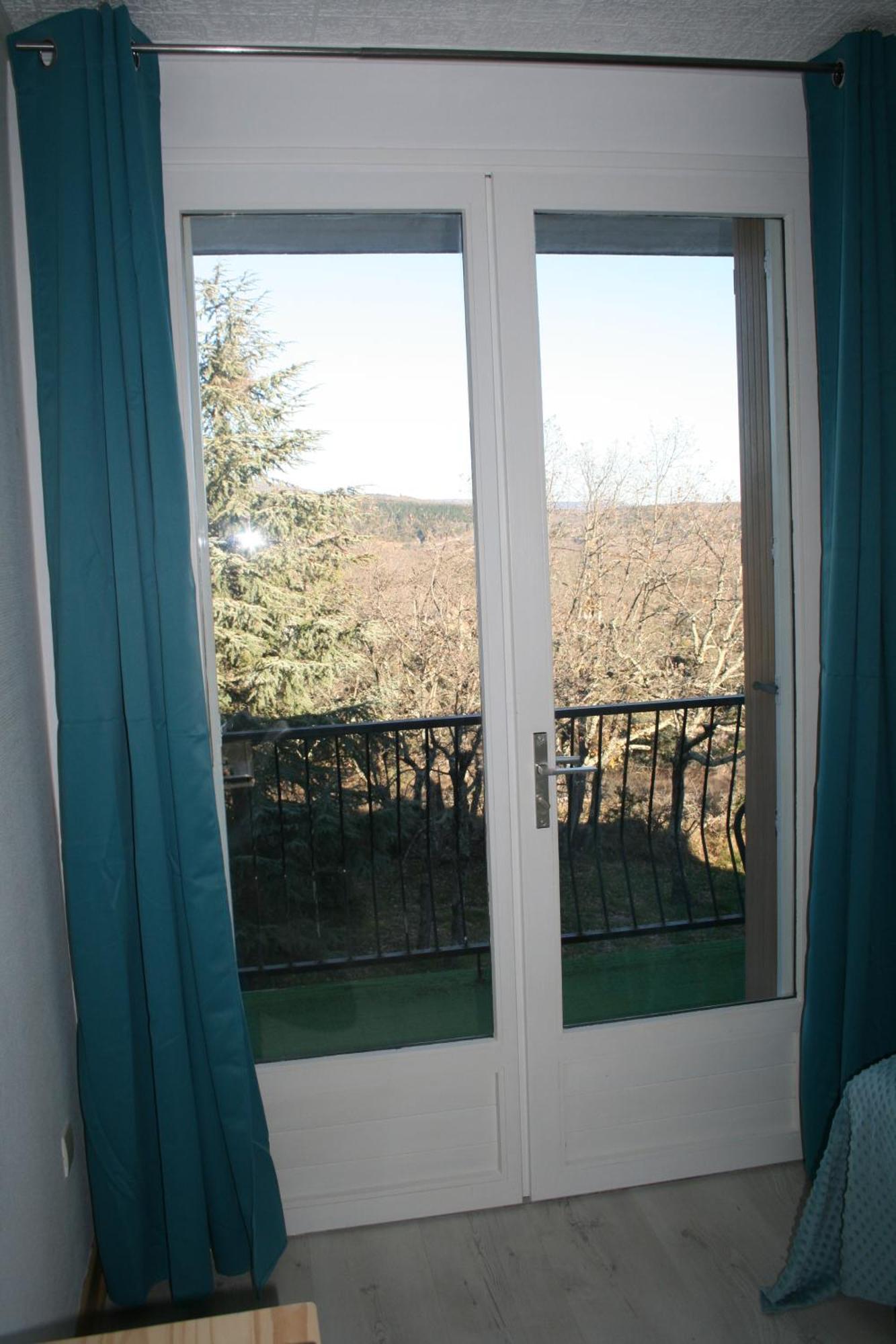 Hotel Les Persedes Lavilledieu  Zewnętrze zdjęcie