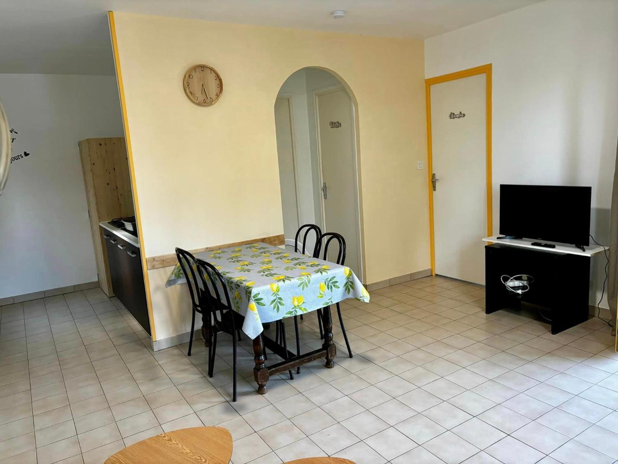 Hotel Les Persedes Lavilledieu  Zewnętrze zdjęcie