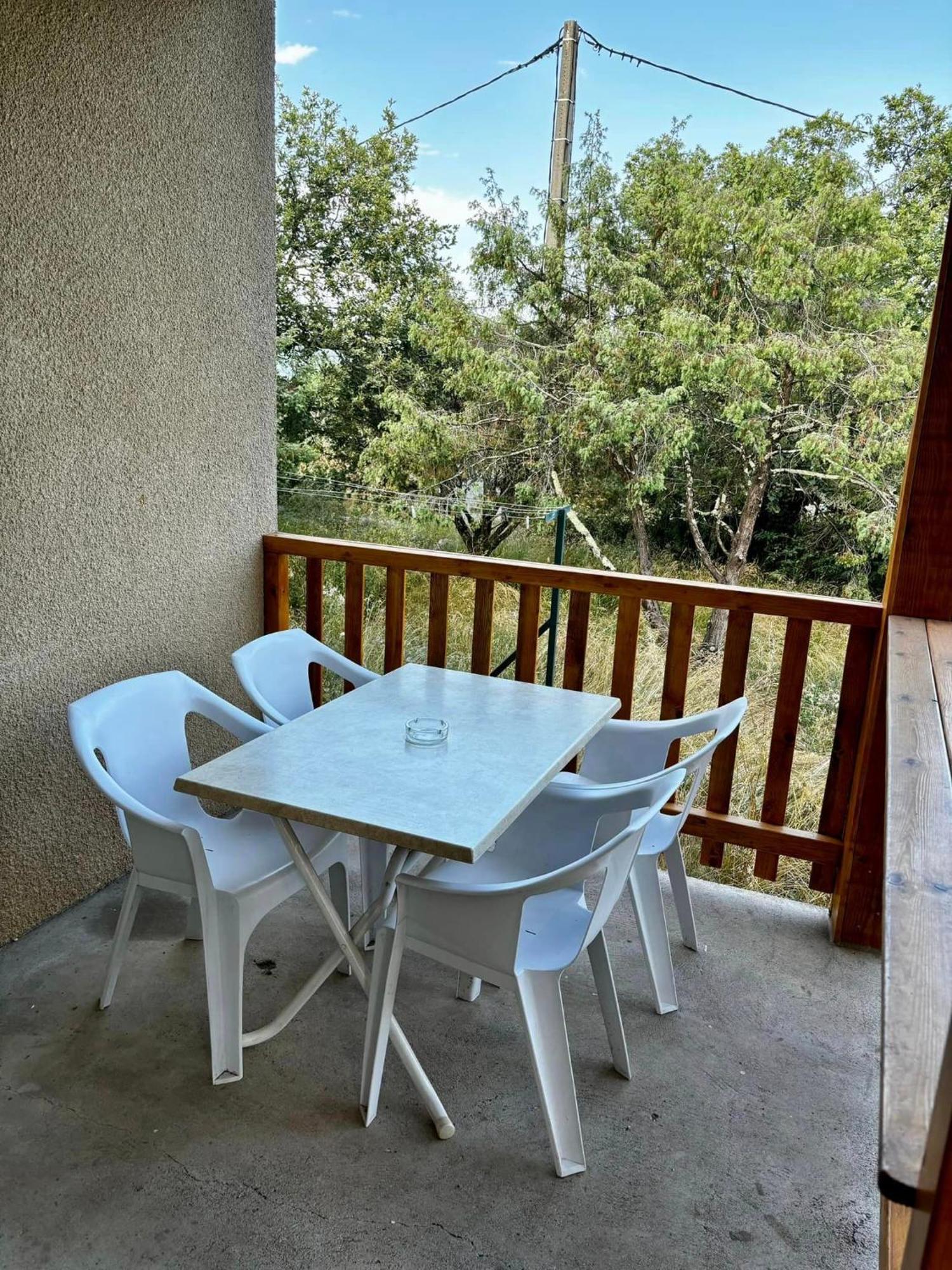 Hotel Les Persedes Lavilledieu  Zewnętrze zdjęcie