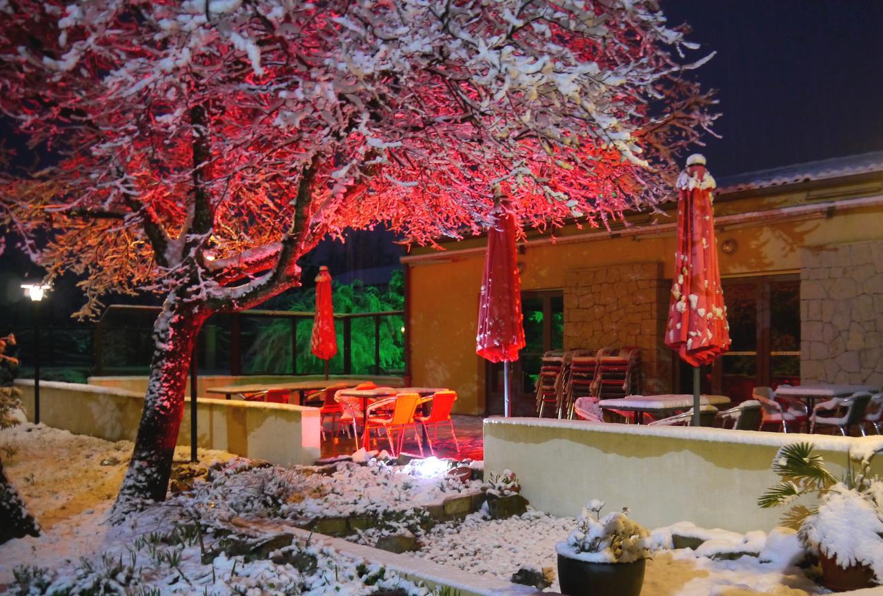 Hotel Les Persedes Lavilledieu  Zewnętrze zdjęcie